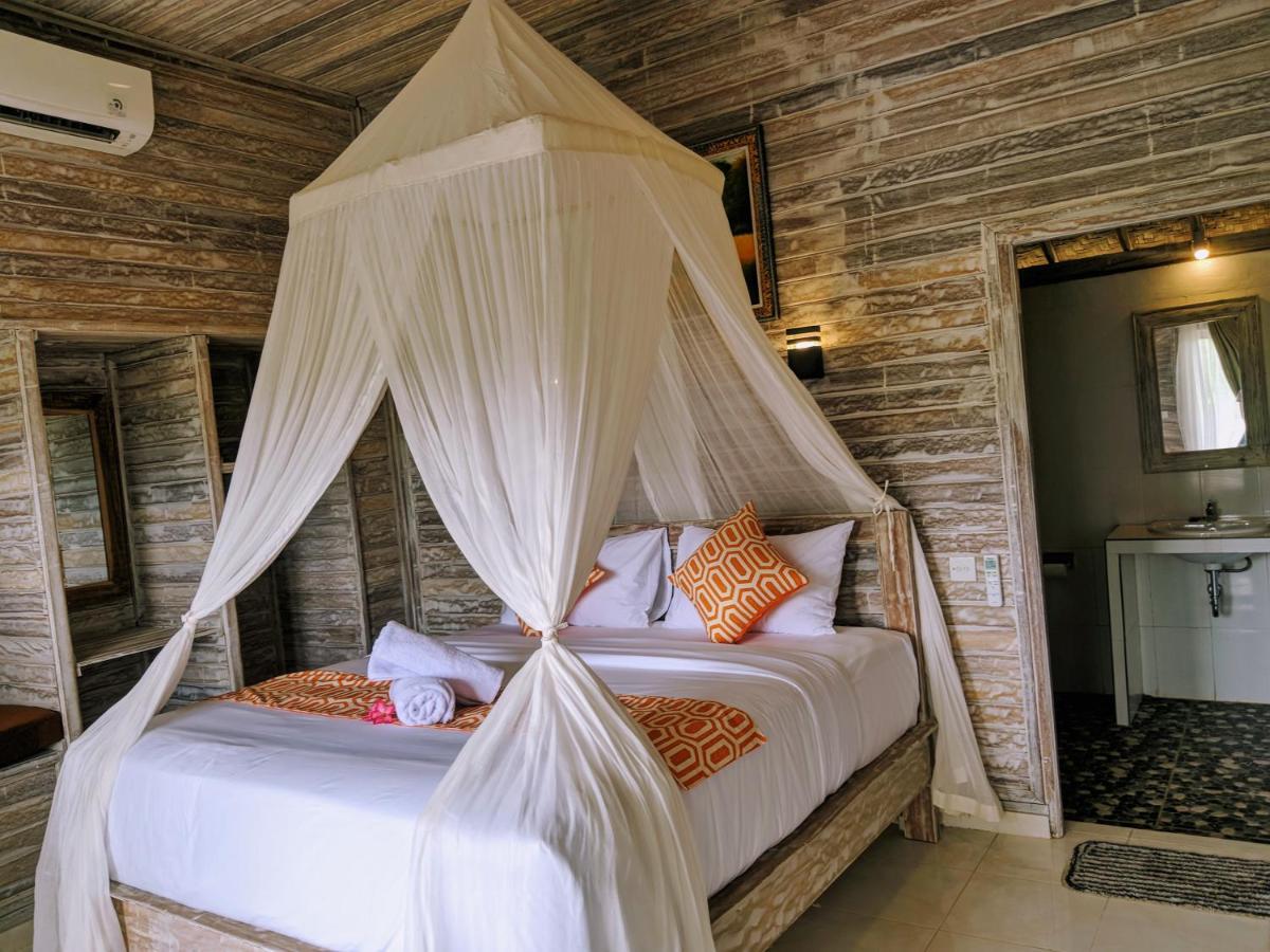 Hotel Mesari Hut Lembongan Exterior foto